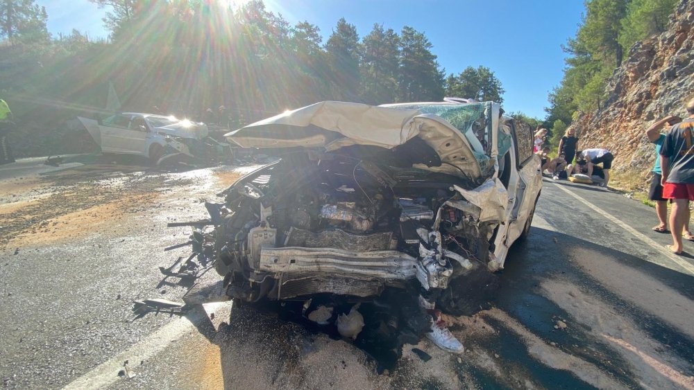 Konya-Antalya Yolu'nu kapatan trafik kazası