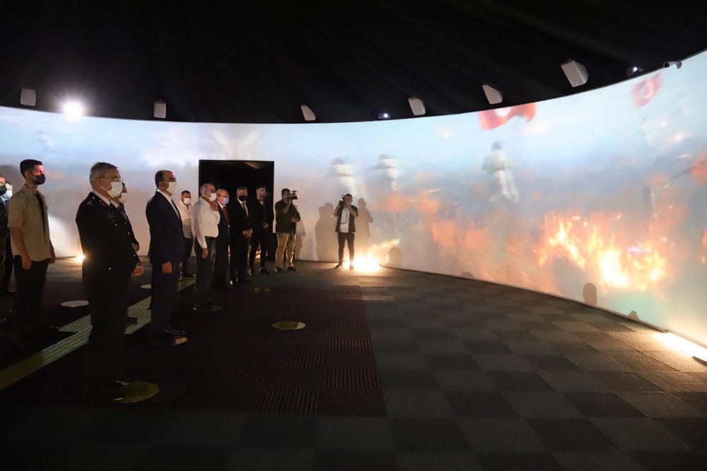 Konya protokolü Dijital Gösterim Merkezinde 15 Temmuz gösterimini izledi