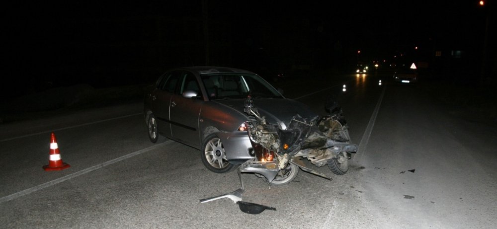 Konya’da otomobil plakasız motosikletle çarpıştı! 2 yaralı