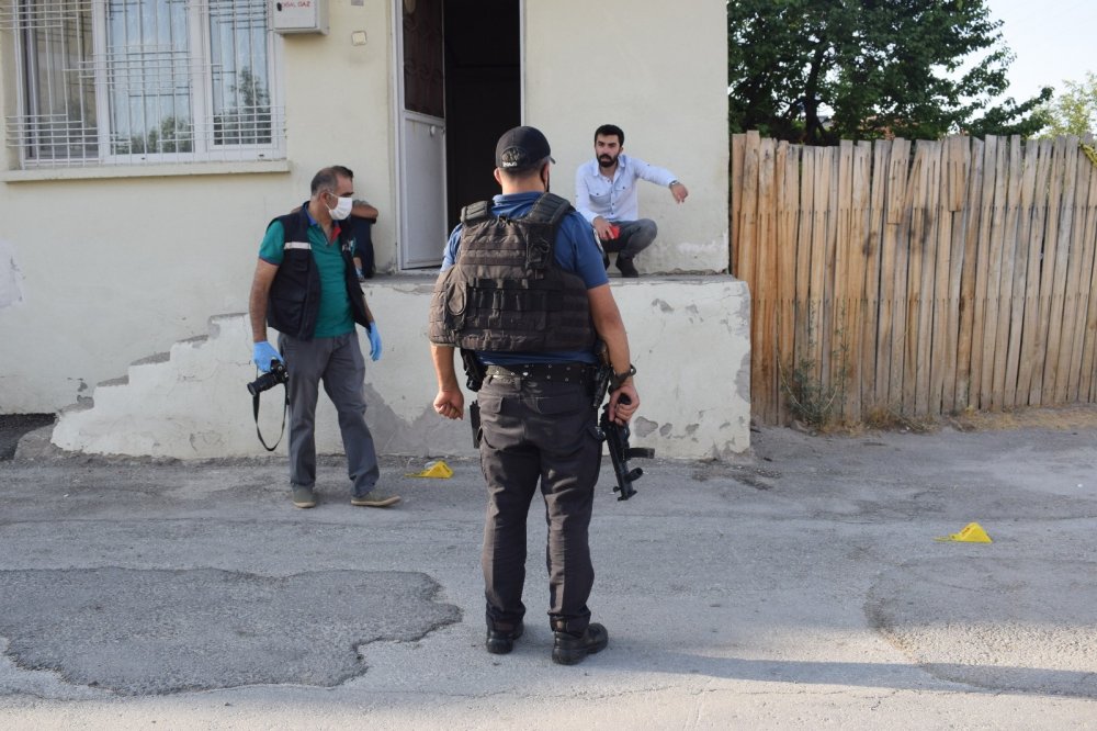 Malatya'da ortalığı karıştıran şahıs güçlükle ikna edildi