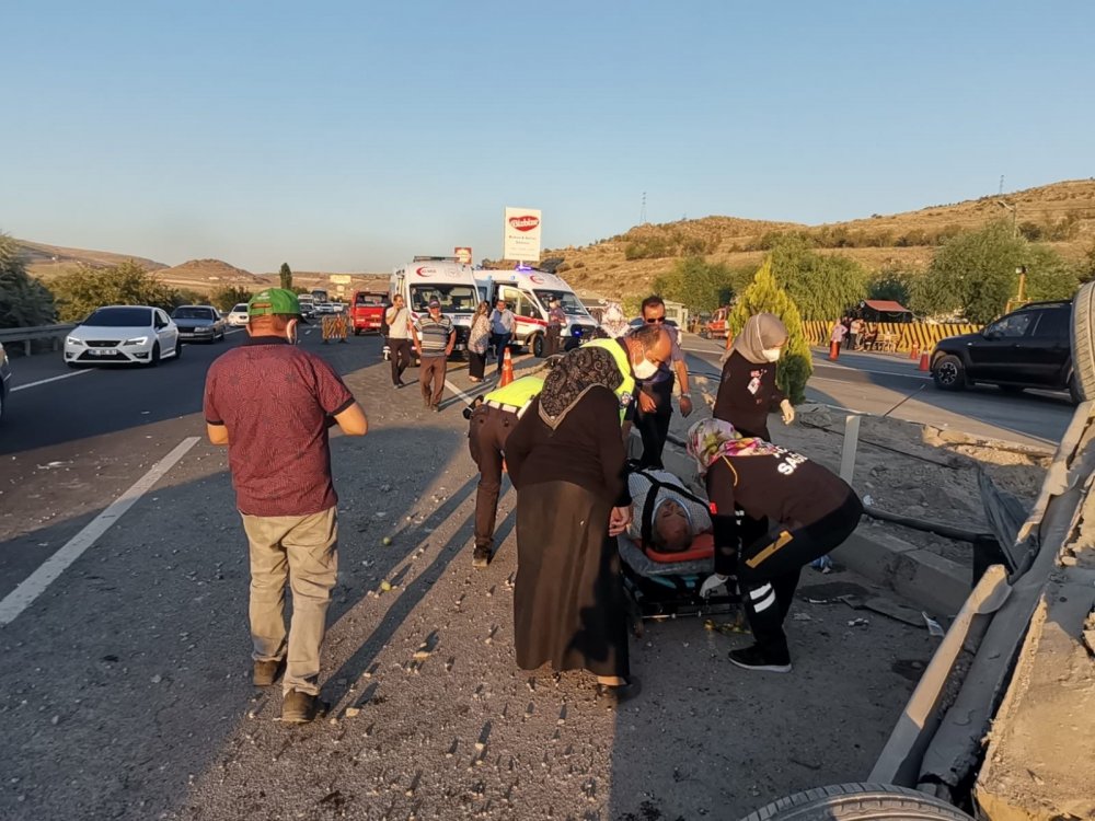 Ankara - Kayseri yolunda otomobil takla attı! 5 kişilik aile ölümden döndü