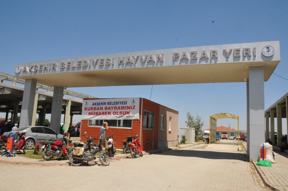 Başkan Akkaya Akşehir Hayvan Pazarı'nda vatandaşlarla buluştu