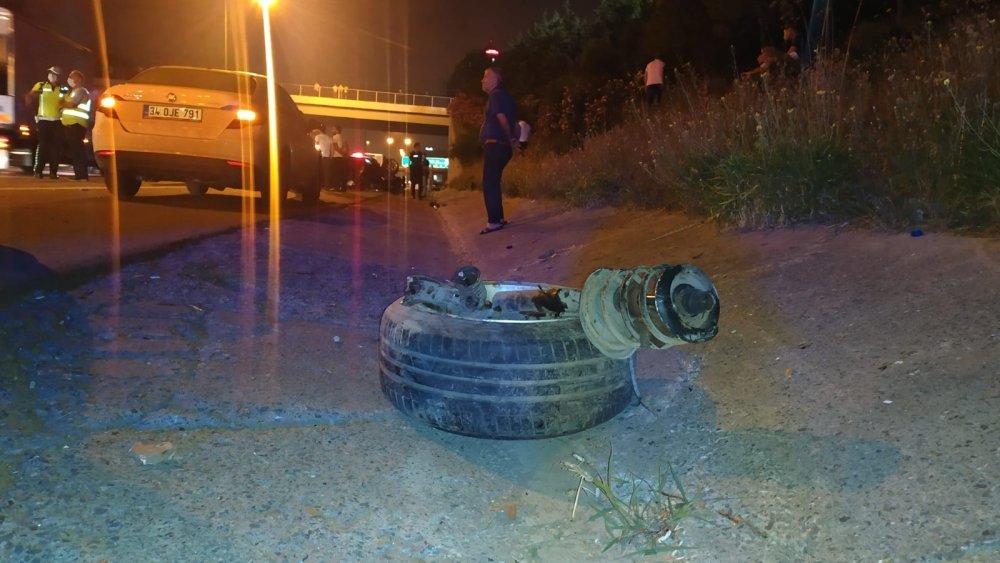 Otoyolda ağaçlık alana dalan otomobil defalarca takla attı! 1 yaralı