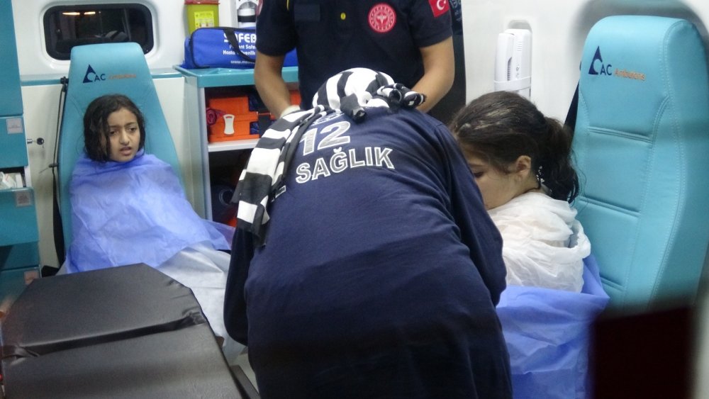 Adana’da otomobil kanala düştü! Anne ve 4 çocuğu yaralandı