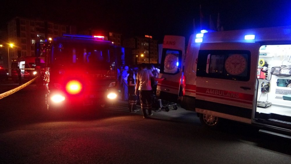 Bayram satışından dönen ayakkabıcı Celal Korhan kendi aracının altında can verdi