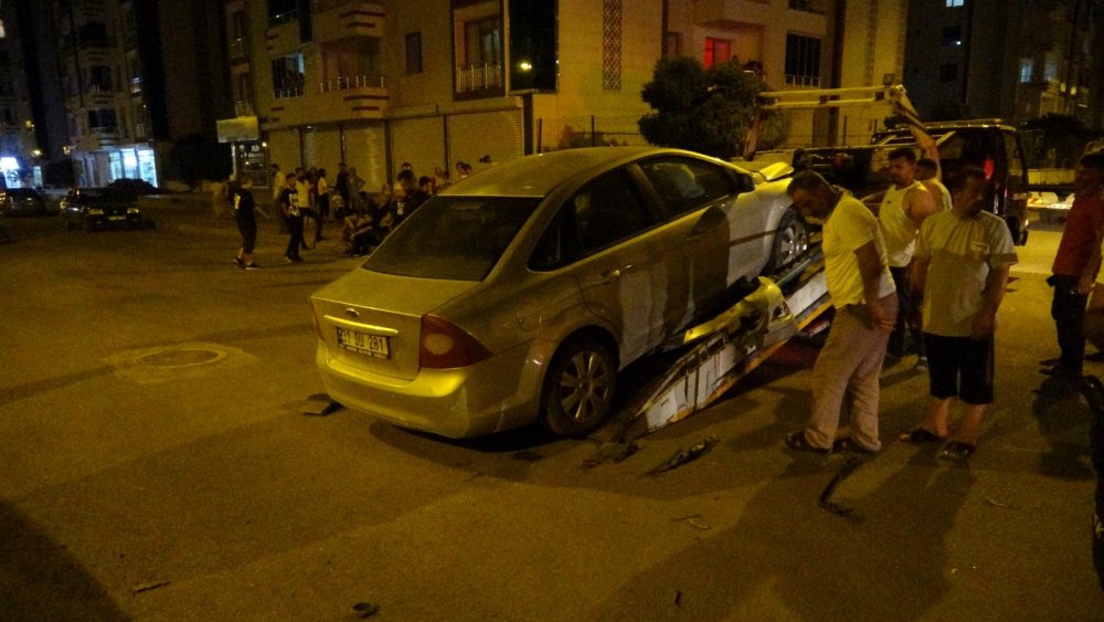 Bayram satışından dönen ayakkabıcı Celal Korhan kendi aracının altında can verdi