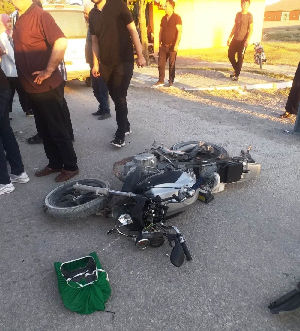 Konya'da bayram günü kaza! Ticari araç motosikletle çarpıştı! 2 yaralı