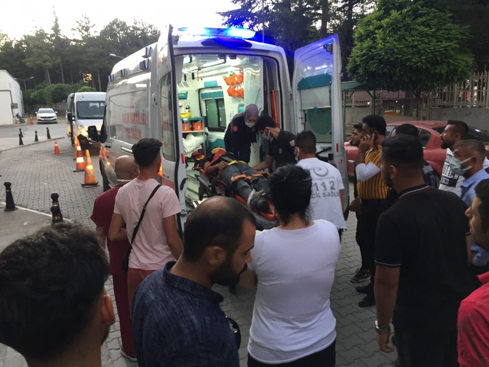 Konya'da bayram günü kaza! Ticari araç motosikletle çarpıştı! 2 yaralı