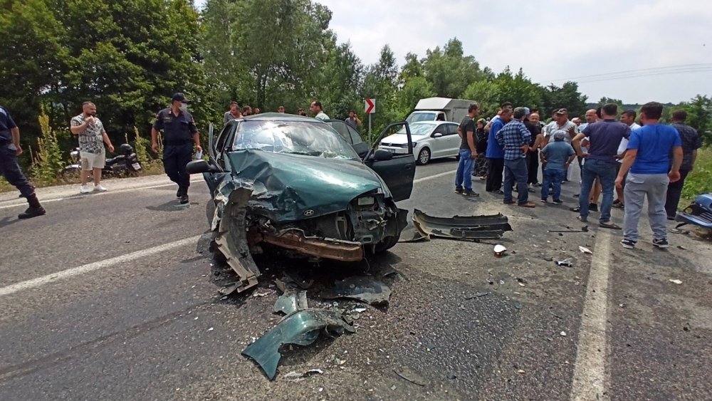 Kurban kesimi dönüşünde feci kaza! Otomobiller kafa kafaya çarpıştı: 6 yaralı