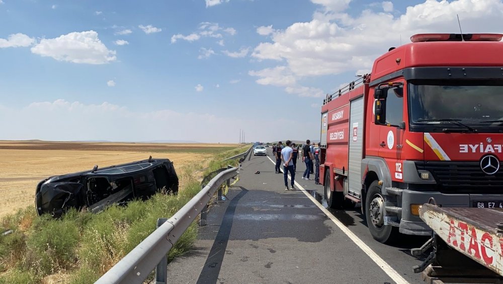 Aksaray'da bariyerlere çarpan otomobil takla attı! 2 ölü 4 yaralı