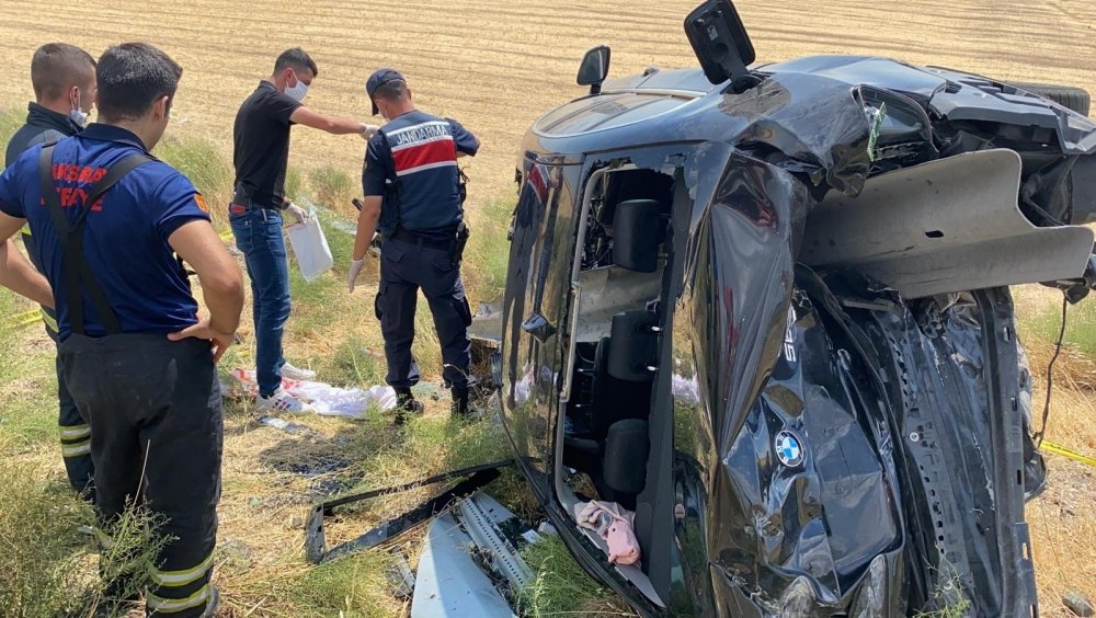 Aksaray'da bariyerlere çarpan otomobil takla attı! 2 ölü 4 yaralı