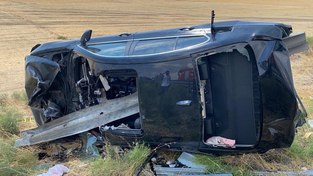 Aksaray'da bariyerlere çarpan otomobil takla attı! 2 ölü 4 yaralı