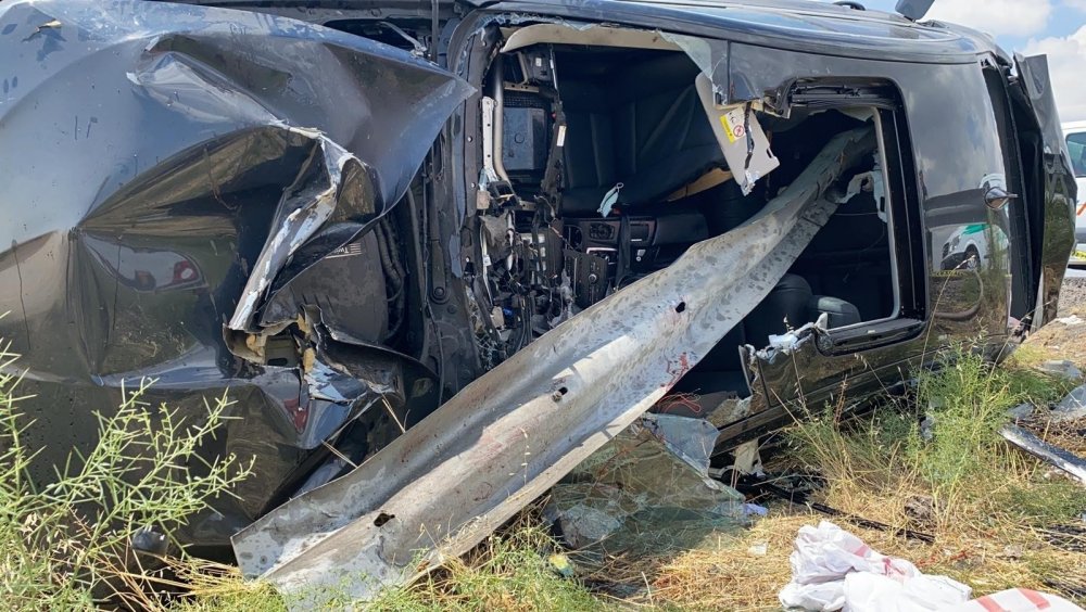 Aksaray'da bariyerlere çarpan otomobil takla attı! 2 ölü 4 yaralı