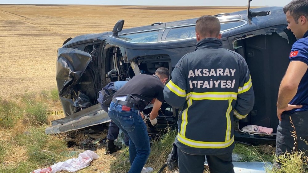 Aksaray'da bariyerlere çarpan otomobil takla attı! 2 ölü 4 yaralı
