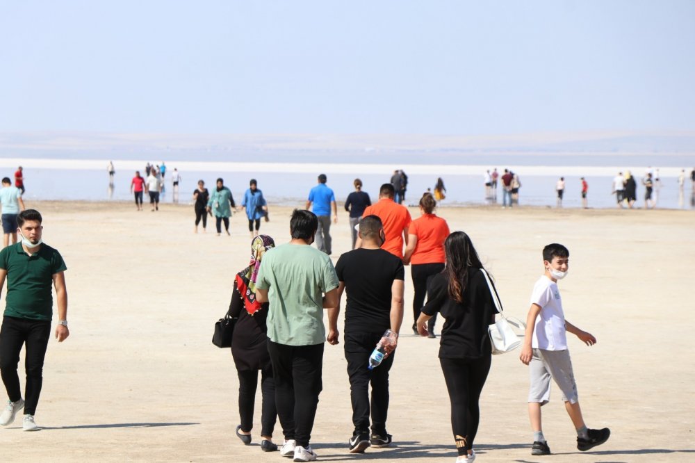 Tuz Gölü’nde yürüme turizmi rekor kırıyor