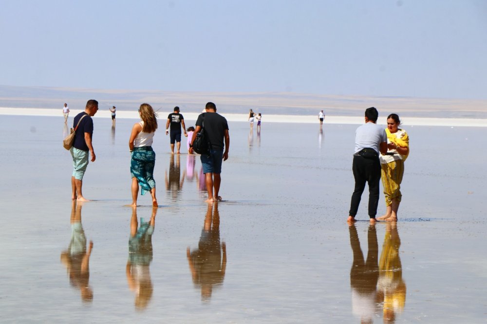 Tuz Gölü’nde yürüme turizmi rekor kırıyor