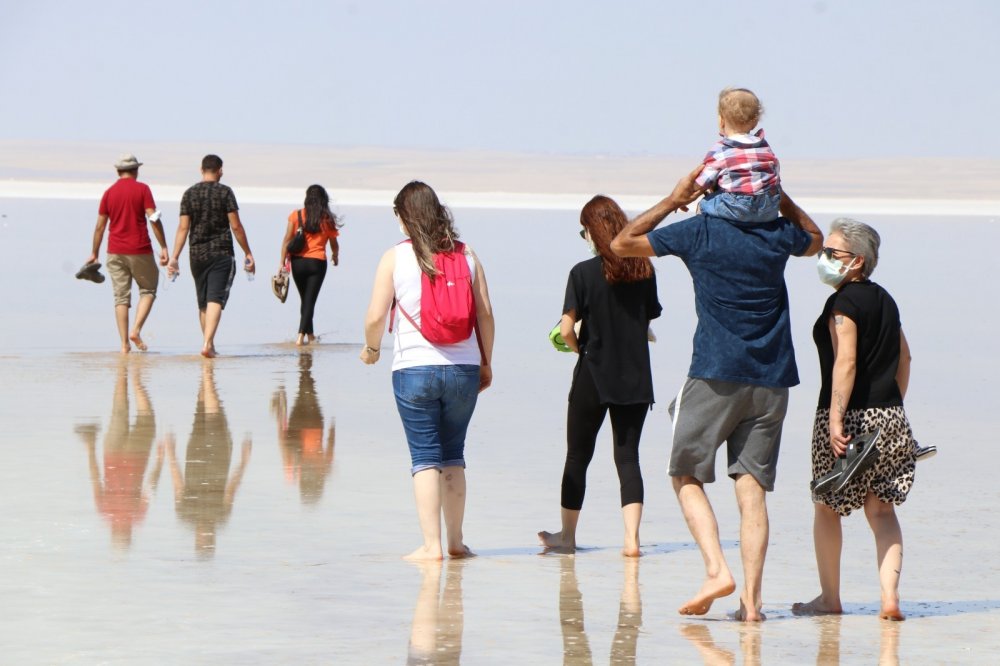 Tuz Gölü’nde yürüme turizmi rekor kırıyor