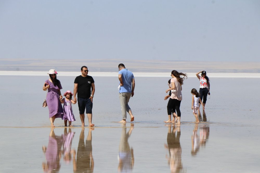 Tuz Gölü’nde yürüme turizmi rekor kırıyor