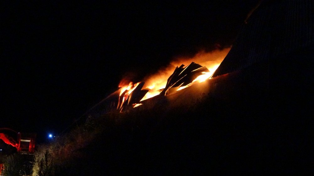 Adana'da geri dönüşüm ve atık tesisinde büyük yangın! Çok sayıda ekip müdahale ediyor