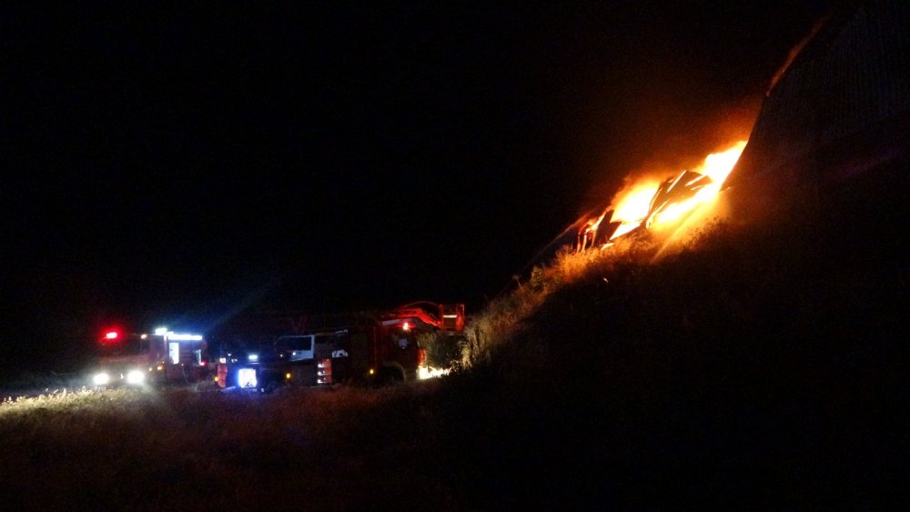 Adana'da geri dönüşüm ve atık tesisinde büyük yangın! Çok sayıda ekip müdahale ediyor