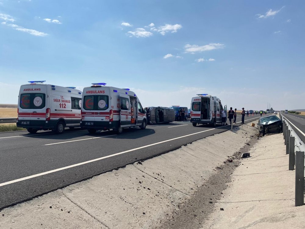 Ankara - Aksaray yolunda ticari araç otomobille çarpıştı! 7 yaralı