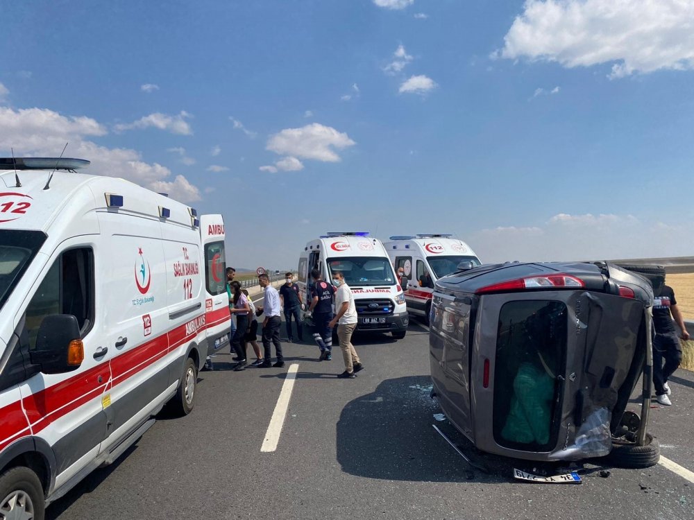 Ankara - Aksaray yolunda ticari araç otomobille çarpıştı! 7 yaralı