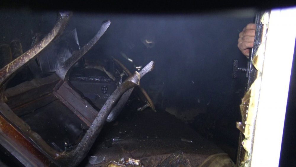 Ermenek'te ahşap evde çıkan yangın mahalleliyi sokağa döktü