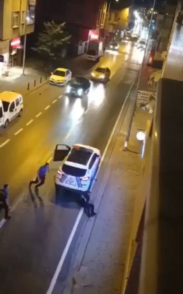 Ümraniye’de bağımlı dehşeti! Annesini boynundan bıçakladı polislere saldırdı