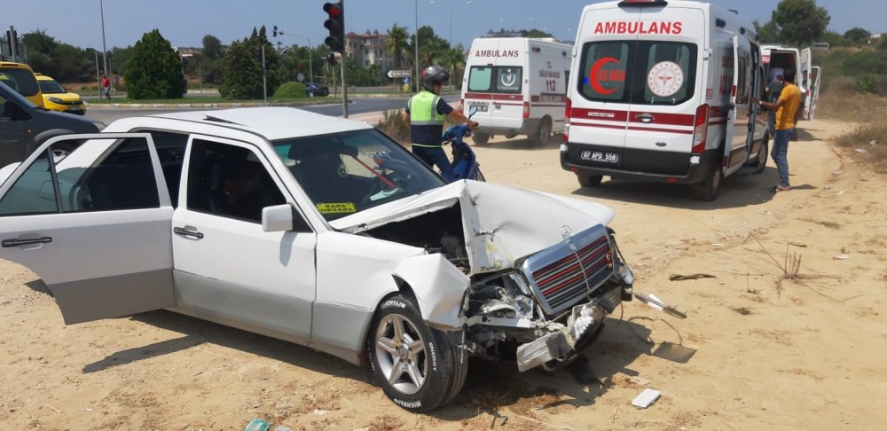 Antalya’da biri Konya plakalı 4 aracın karıştığı kazada 6 kişi yaralandı