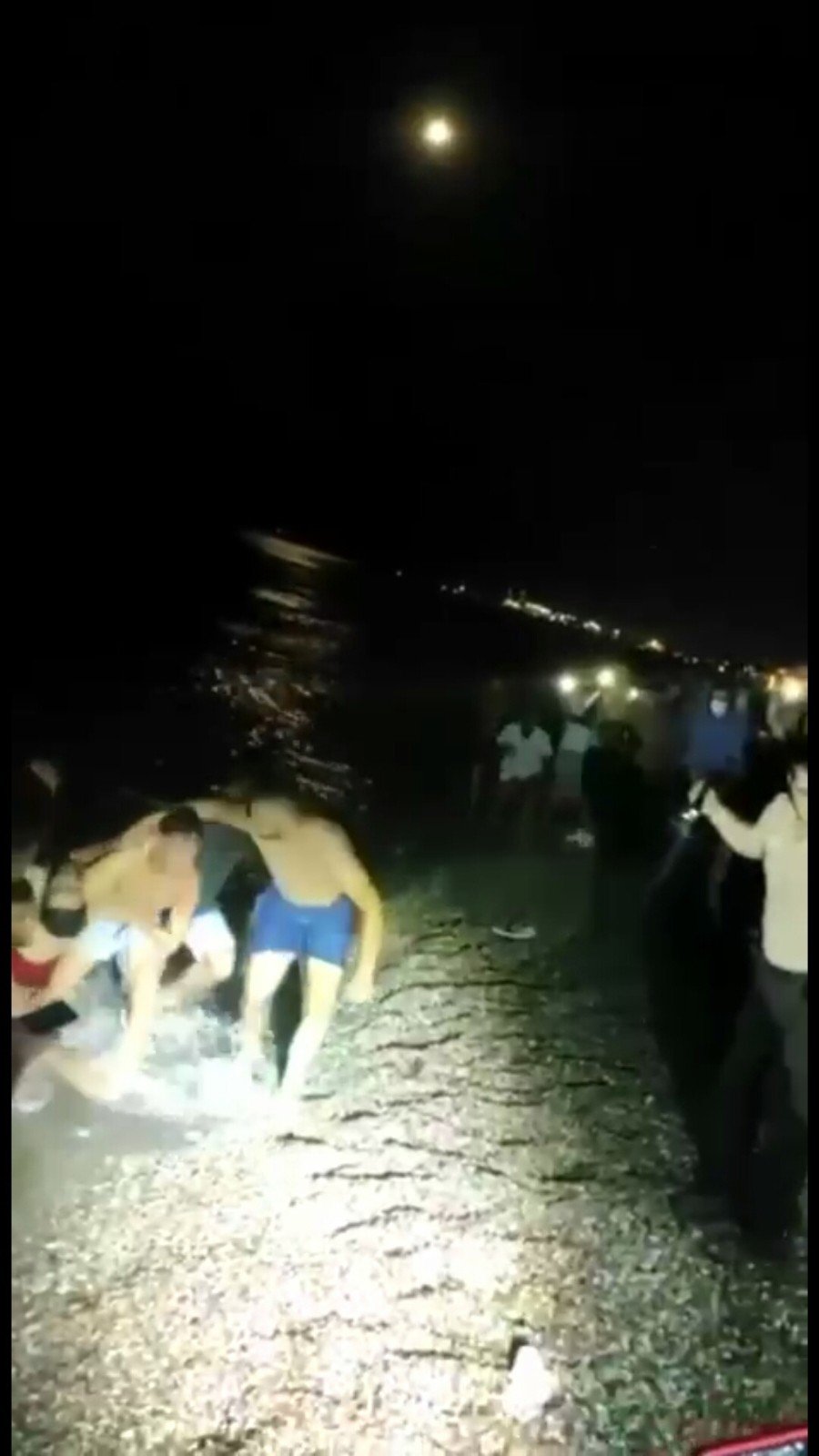 Antalya'da denize giren iki Afyonlu gençlerden Emre Öz boğuldu Hüseyin Tekin yoğun bakımda