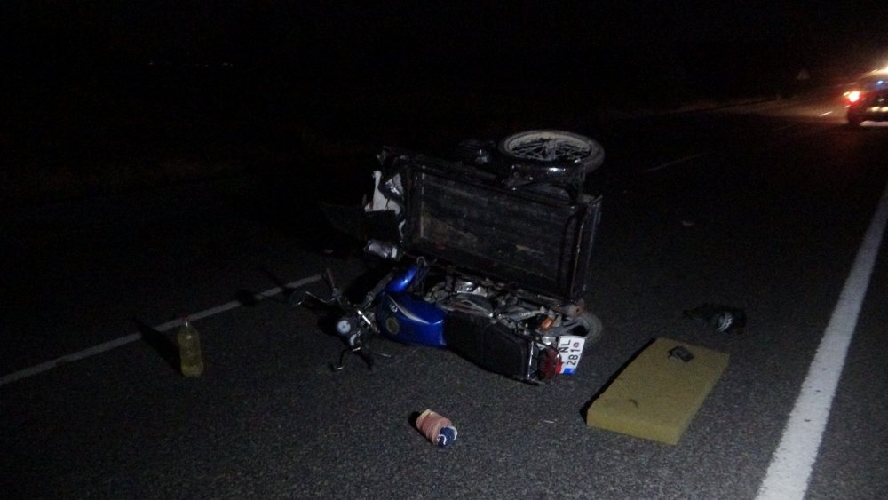 Sepetli motosiklet traktöre arkadan çarptı! Sürücüsü ağır yaralı