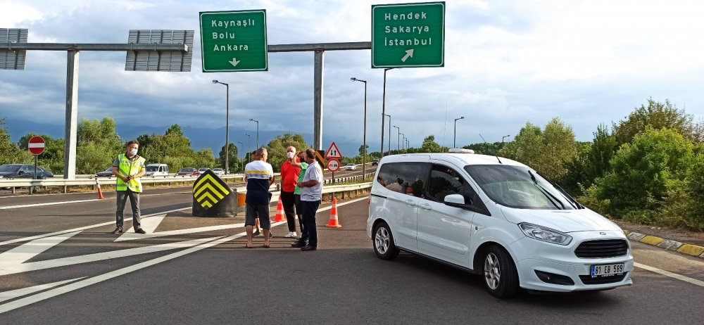 TEM’de trafik felç oldu! Devrilen tır 3 saat sonra kaldırılabildi
