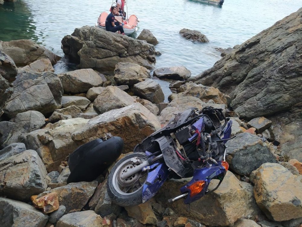 Adrasan'da motosiklet uçuruma yuvarlandı! Cengizhan Tutka öldü