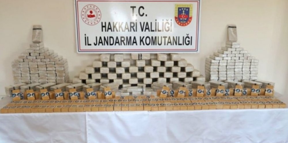Bakan Soylu duyurdu! Hakkari’de 449 kilogram eroin yakalandı