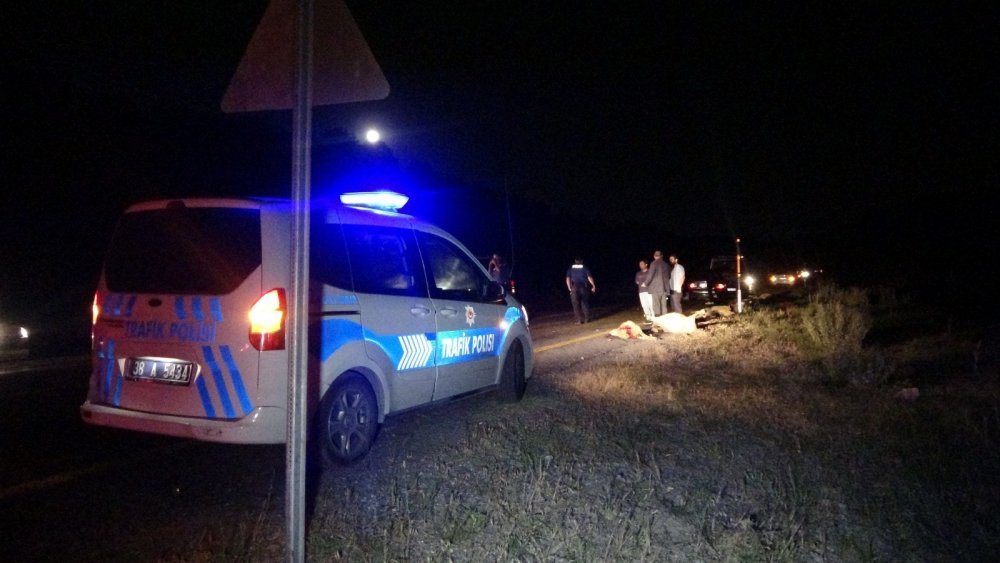 Hacılar'da otomobil sürüye daldı! 13 koyun telef oldu sürücü yaralandı