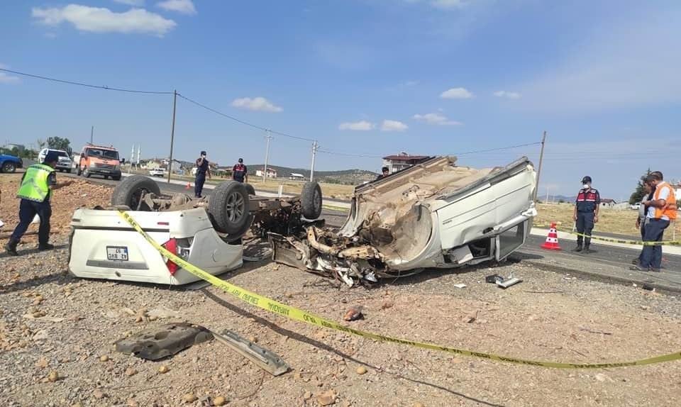 Konya’da takla atan kamyonet ikiye bölündü! Sürücü Mehmet Ali Bağcı öldü oğlu yaralı