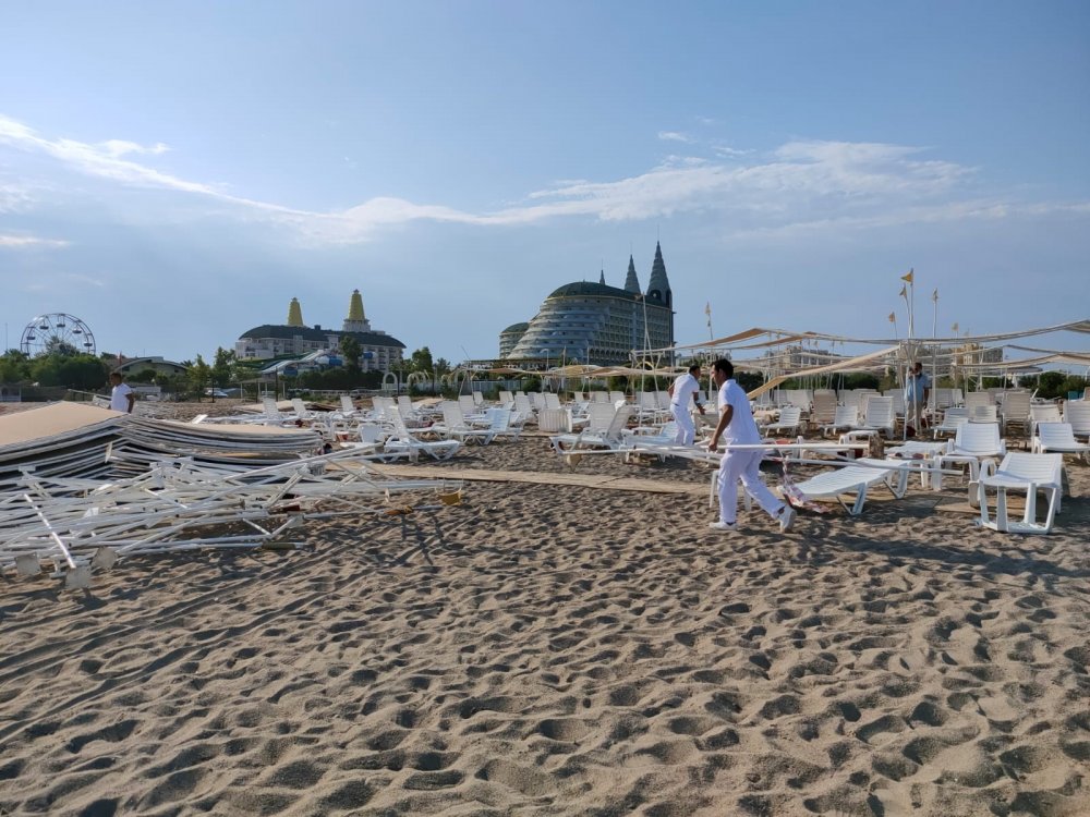 Antalya’da hortum dehşeti! Sahildeki 6 tatilci yaralandı