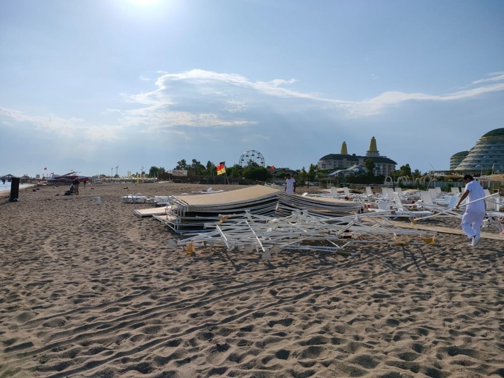 Antalya’da hortum dehşeti! Sahildeki 6 tatilci yaralandı