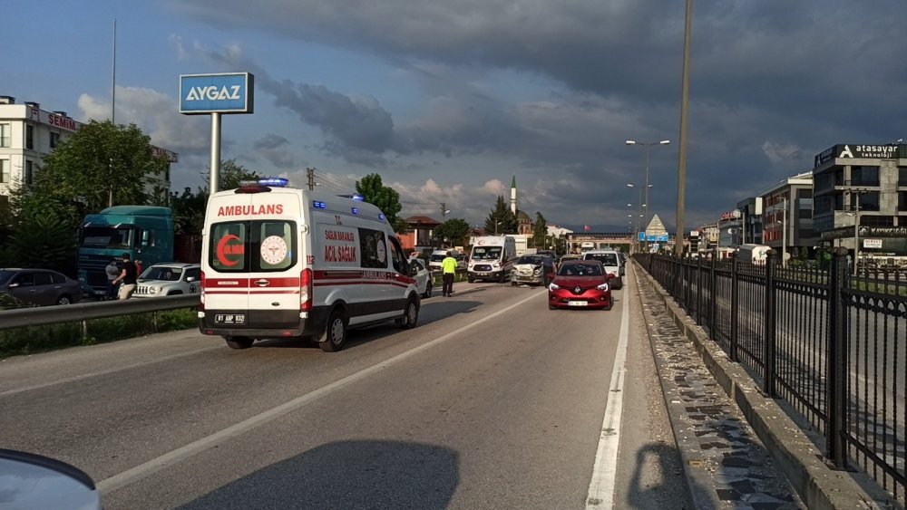 Düzce'de tatil dönüşü kaza! 3 yaralı