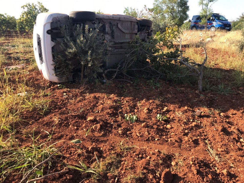 Kilis - Gaziantep yolunda otomobil şarampole uçtu! Eski eşler öldü
