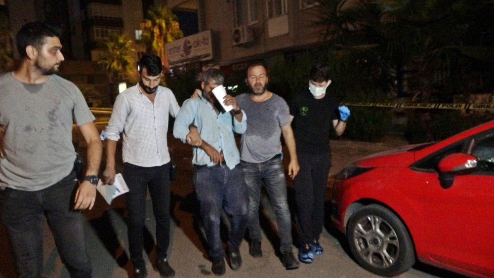 Antalya'da alkollü adam elinde bıçakla 7 saat ecel teri döktürdü!