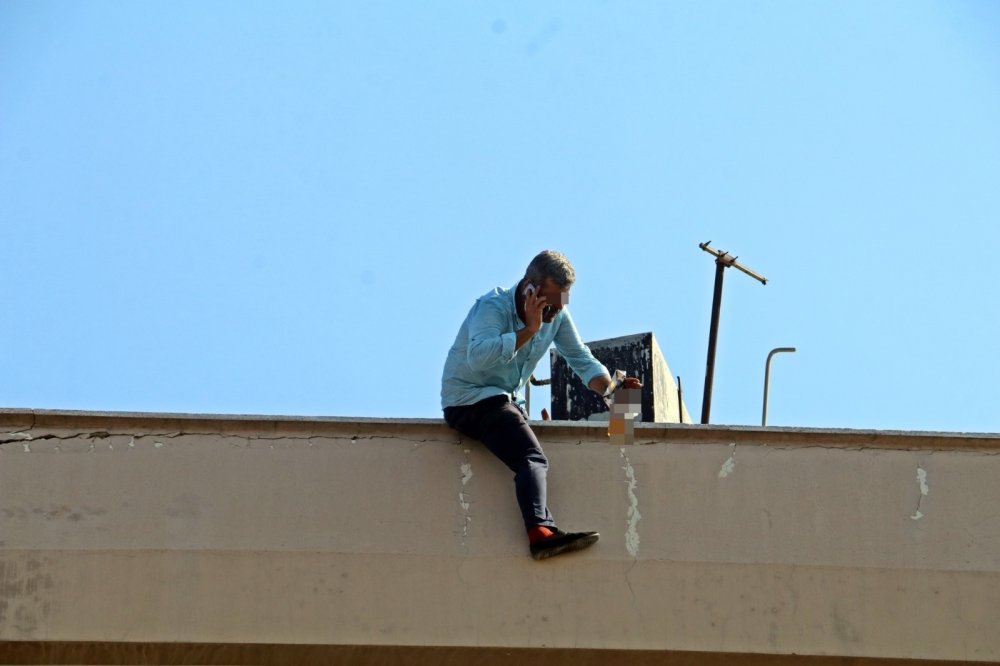 Antalya'da alkollü adam elinde bıçakla 7 saat ecel teri döktürdü!