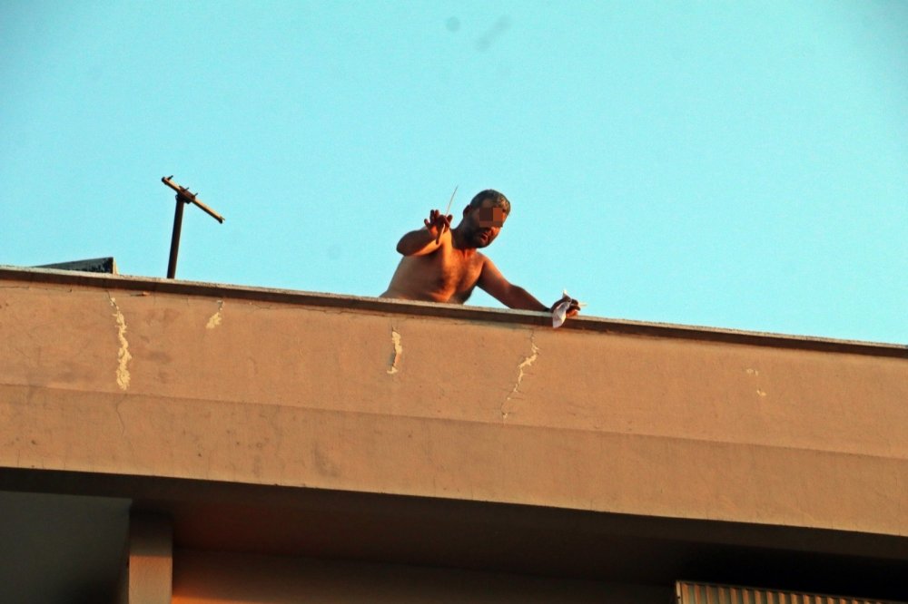 Antalya'da alkollü adam elinde bıçakla 7 saat ecel teri döktürdü!