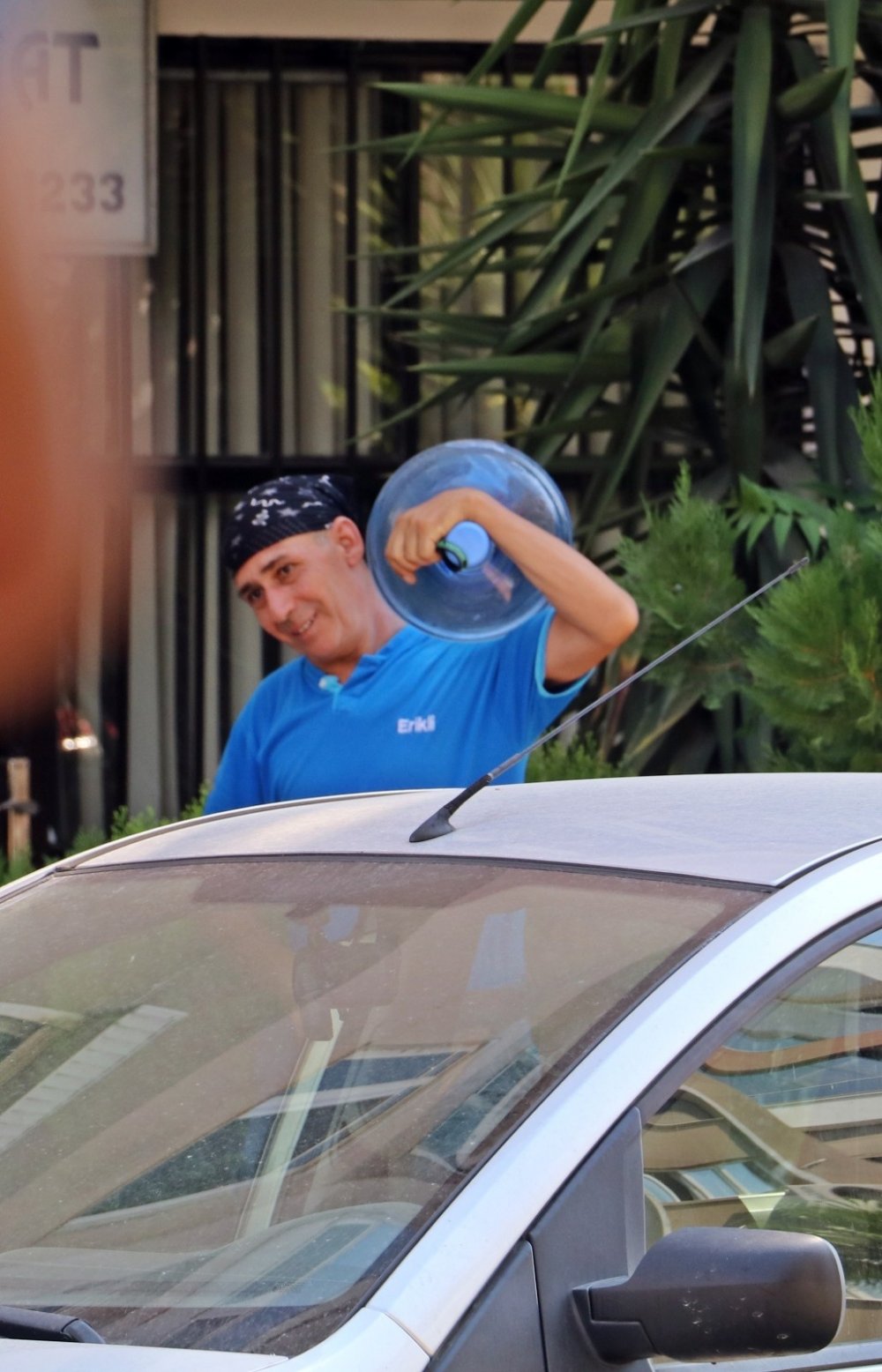 Antalya'da alkollü adam elinde bıçakla 7 saat ecel teri döktürdü!