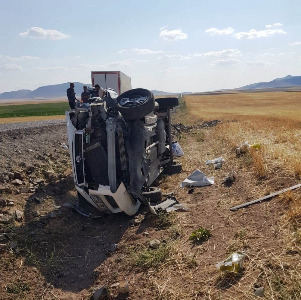 Konya’da ticari araç takla atarak şarampole yuvarlandı! Aynı aileden 4 yaralı