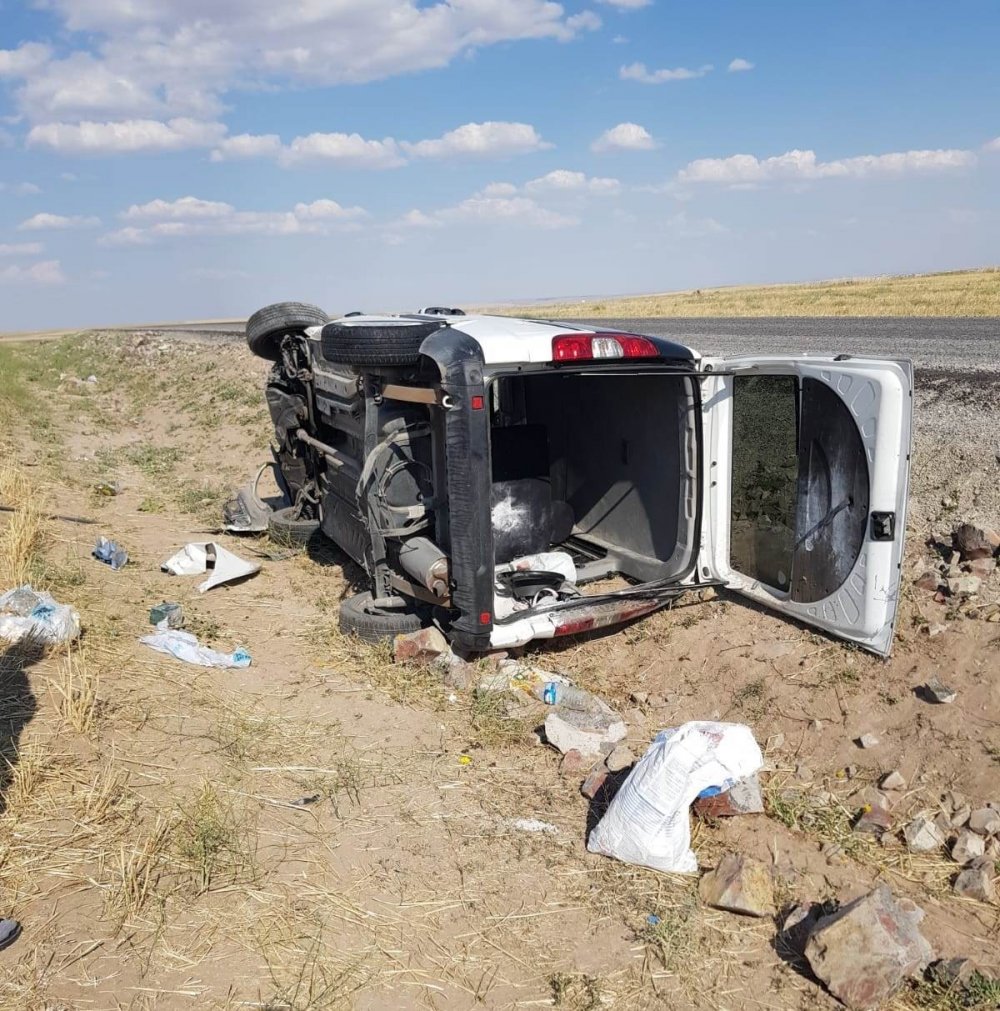 Konya’da ticari araç takla atarak şarampole yuvarlandı! Aynı aileden 4 yaralı