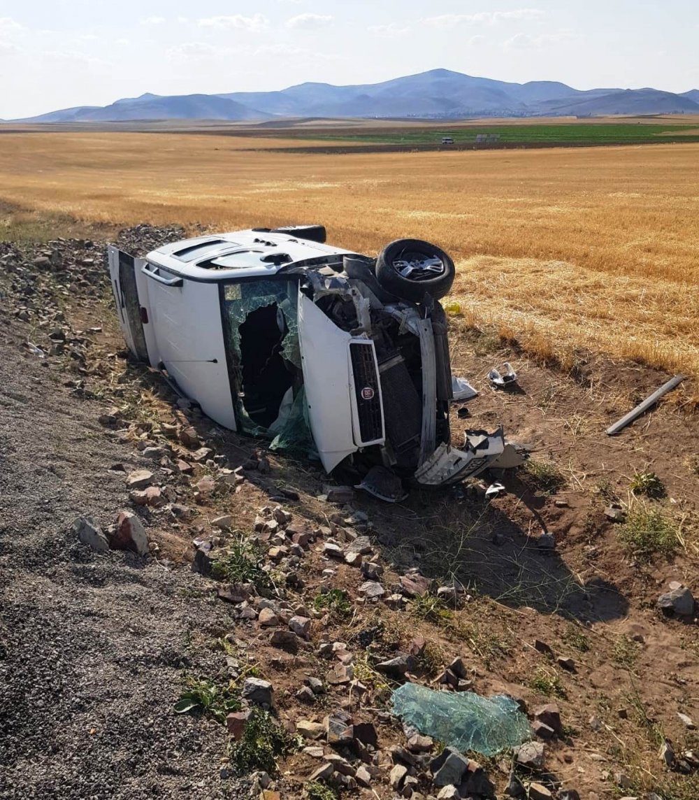 Konya’da ticari araç takla atarak şarampole yuvarlandı! Aynı aileden 4 yaralı
