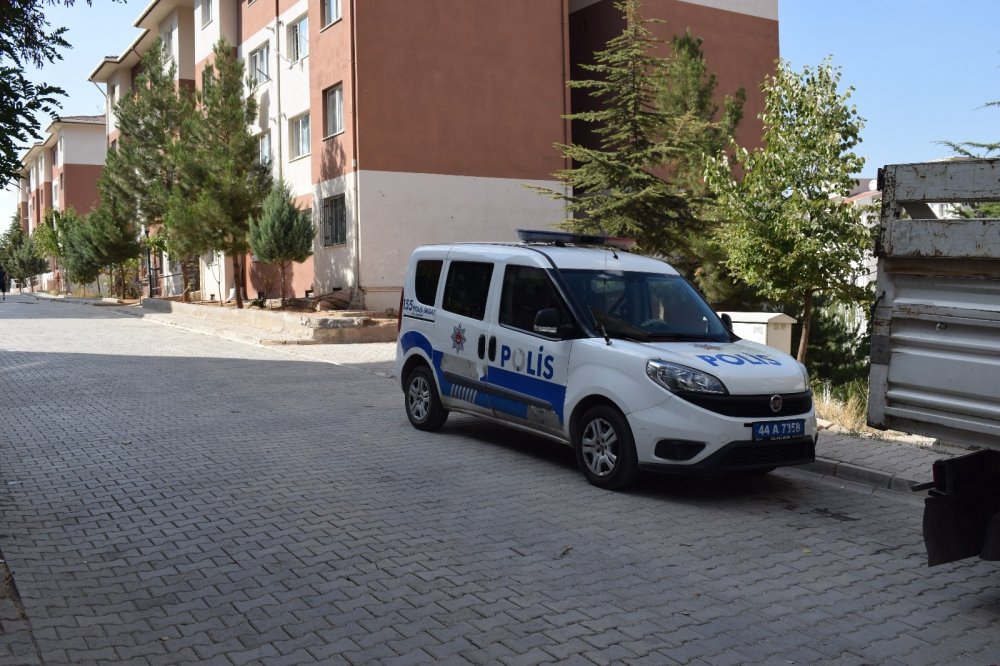 Malatya'da satırlı saldırgan özel harekat ekiplerince etkisiz hale getirdi