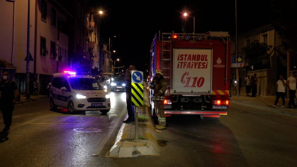 Sultanbeyli’de taksi ticari araçla çarpıştı! 2 yaralı