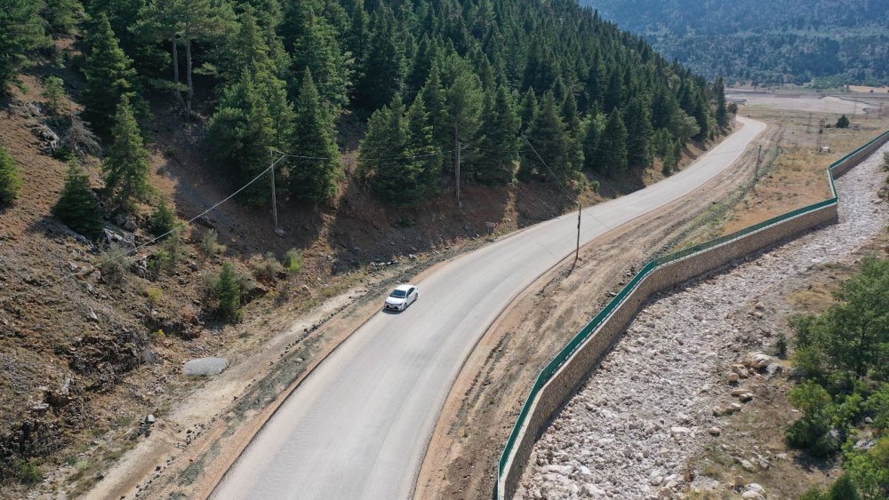 Konya Büyükşehir, 400 kilometre hedefi için gece gündüz çalışıyor! Derebucak-Gencek yolu hizmete açıldı